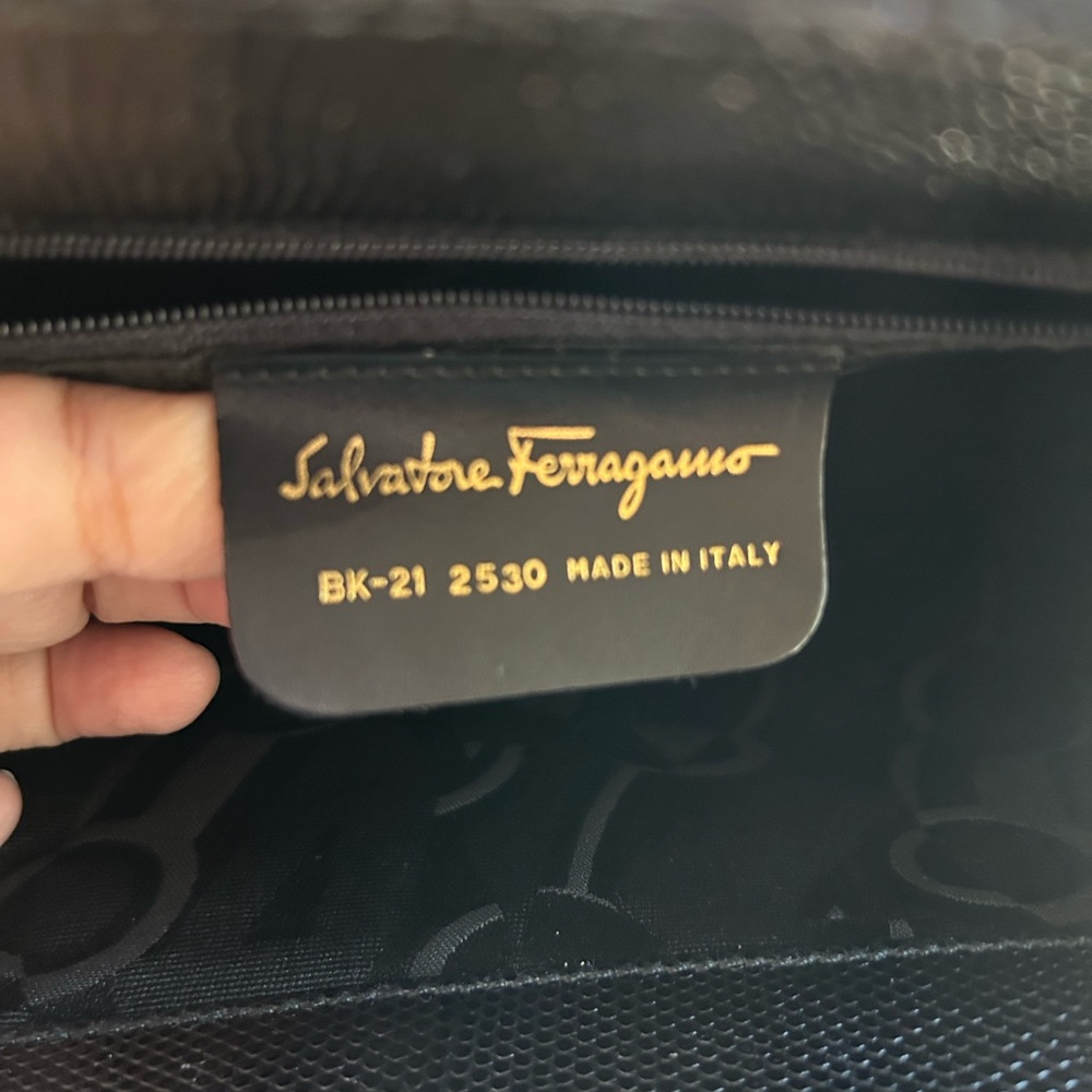 Salvatore Ferragamo Vara Black Shoulder Bag with Gold Clasp - Picture 5 of 8